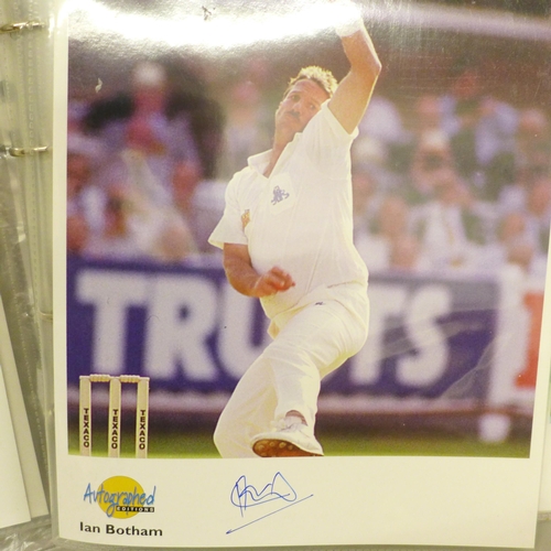 696 - Autograph Editions Signed Photograpoh Folder including Ian Botham, Jack Charlton, George Cohen, Roge... 