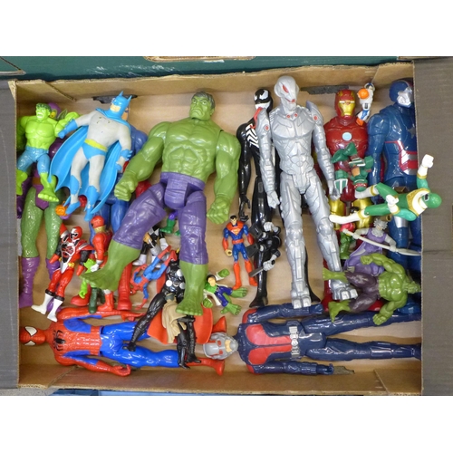 727 - A collection of figures including Hulk, Batman, Spiderman, Transformer and other Marvel figures, etc... 