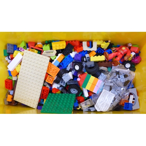 732 - A collection of Lego