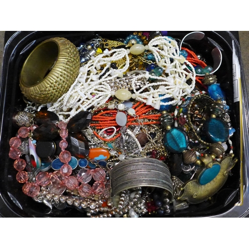 755 - A tub of costume jewellery