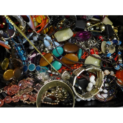 755 - A tub of costume jewellery