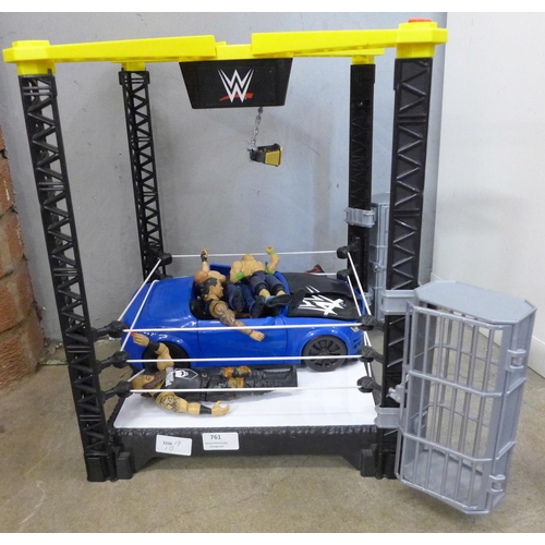 761 - A WWE wrestling ring with wrestling figures