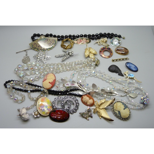 884 - Costume jewellery