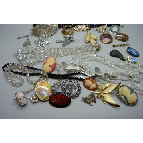 884 - Costume jewellery