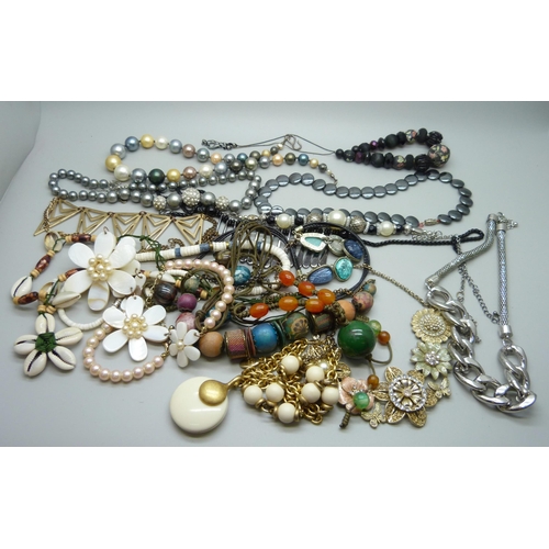 891 - Costume necklaces