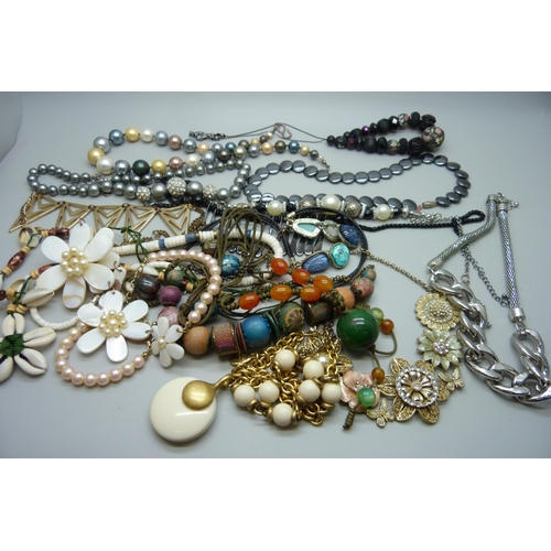 891 - Costume necklaces