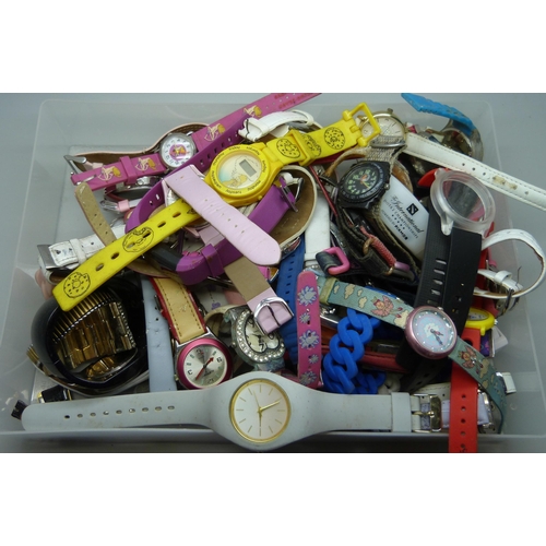 898 - A collection of assorted fashion wristwatches