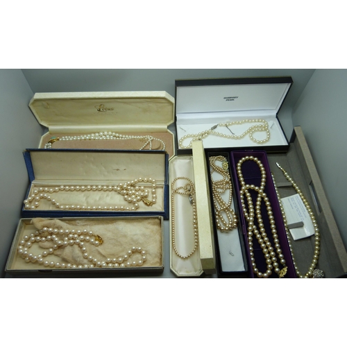 900 - A collection of pearls, boxed