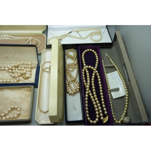 900 - A collection of pearls, boxed