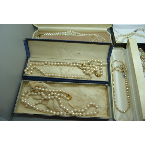 900 - A collection of pearls, boxed