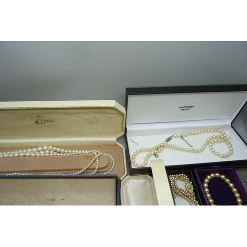 900 - A collection of pearls, boxed