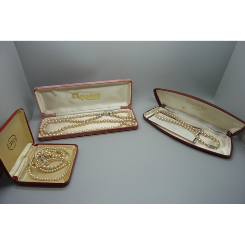 900 - A collection of pearls, boxed