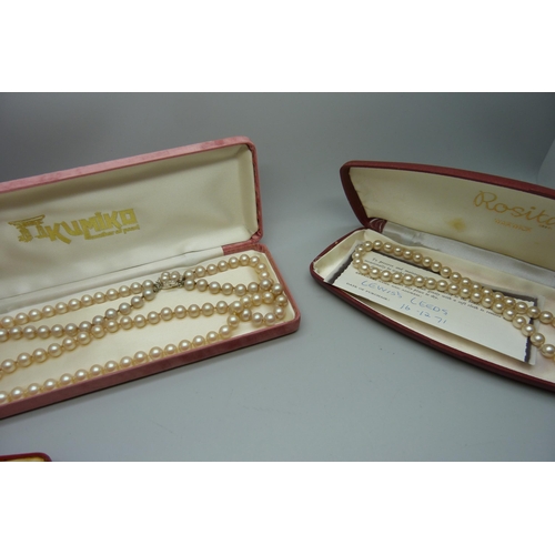 900 - A collection of pearls, boxed