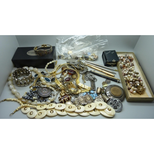 902 - A collection of costume jewellery, etc.