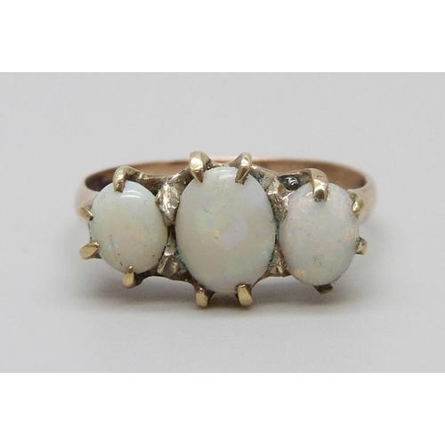 911 - A 9ct rose gold and opal ring, 2.5g, L, (a/f)