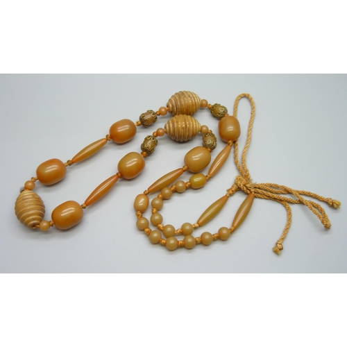 932 - An amber coloured and carved bead necklace