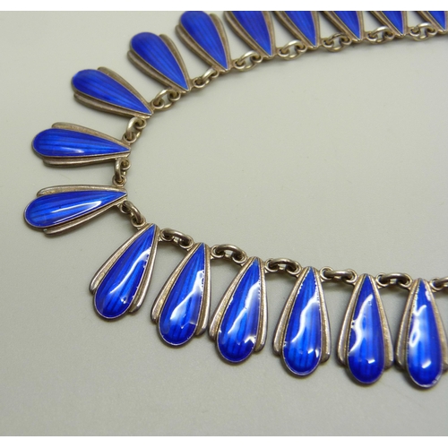 934 - A Volmer Bahner Danish silver and blue enamelled fringe necklace, 37cm