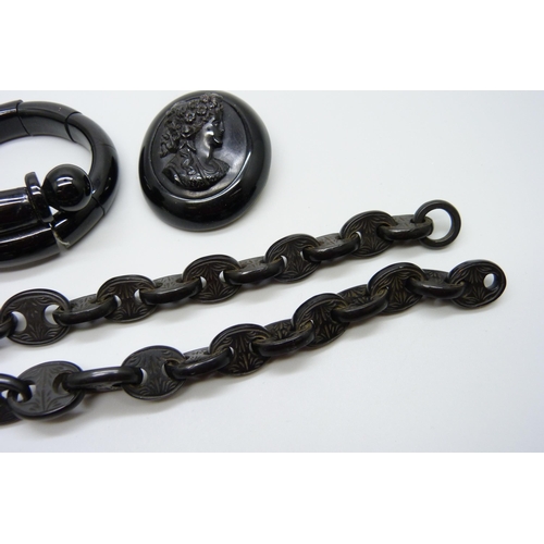 940 - A Victorian carved jet mariner link chain, a jet bracelet and a jet cameo brooch