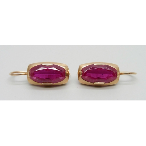 946 - A pair of 9ct gold pink stone earrings, 5.7g, stones 14mm