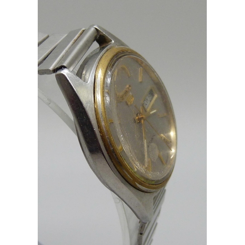 971 - A gentleman's Seiko '5' automatic day-date wristwatch, back inscribed