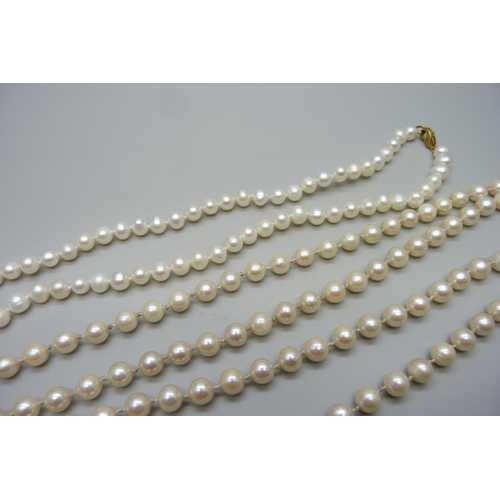 993 - Two cultured pearl necklaces