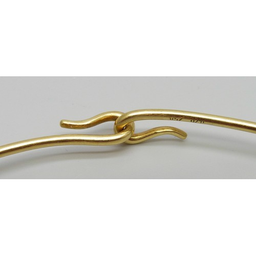 978A - An 18ct gold 'wire' collar, marked 750, 21.2g