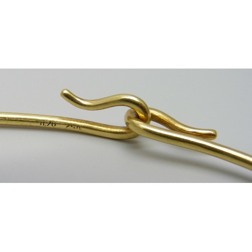 978A - An 18ct gold 'wire' collar, marked 750, 21.2g