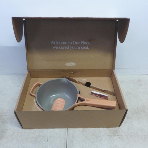 2057 - An Our Place mini perfect pot with lid and beech wood spoon - boxed - coral coloured