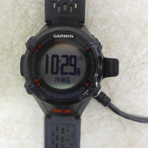 2071 - A Garmin Approach S2 Smart golf watch with USB charger