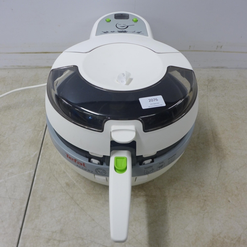 2076 - A Tefal Actifry air fryer