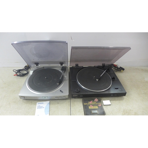 2082 - A Sony PS-LX250H record deck and an Aiwa PX-E860K record deck