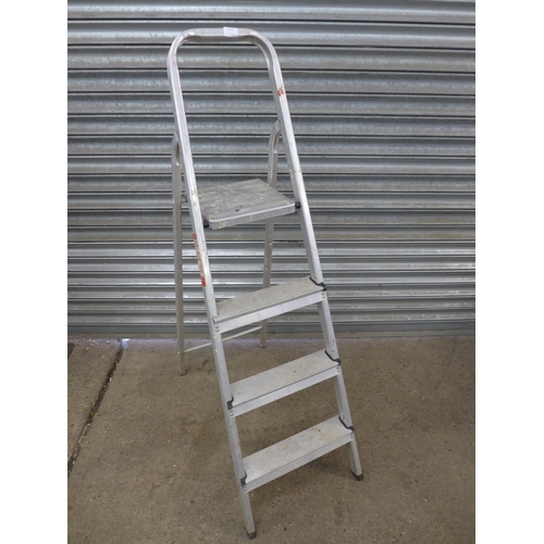 2115 - 4 step ladders including an aluminium 5 rung, an aluminium 4 rung, a metal 3 rung step ladder and a ... 