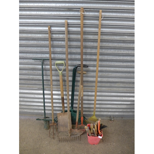 2167 - A quantity of approximately 10 garden tools including rakes, hoes and cultivators and a box of garde... 