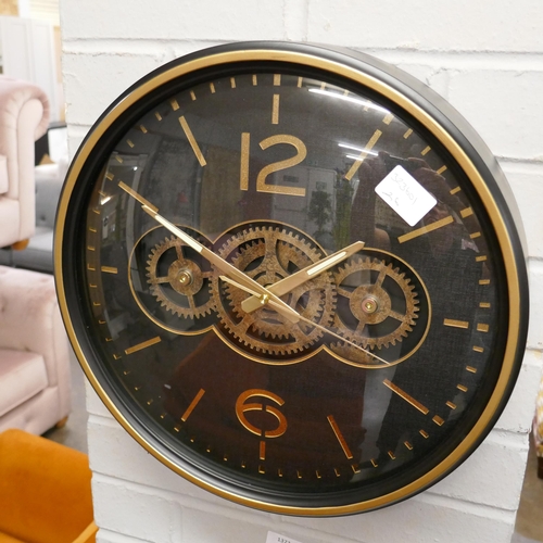 1373 - A moving gears wall clock