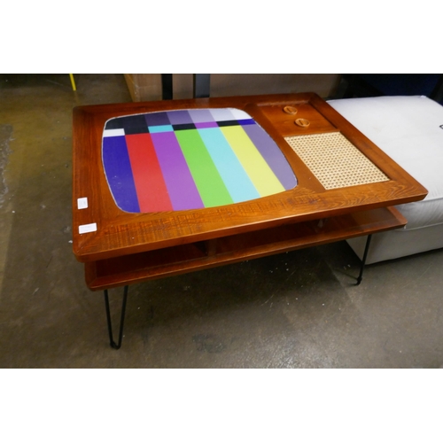 1457 - A coffee table in the form of a television