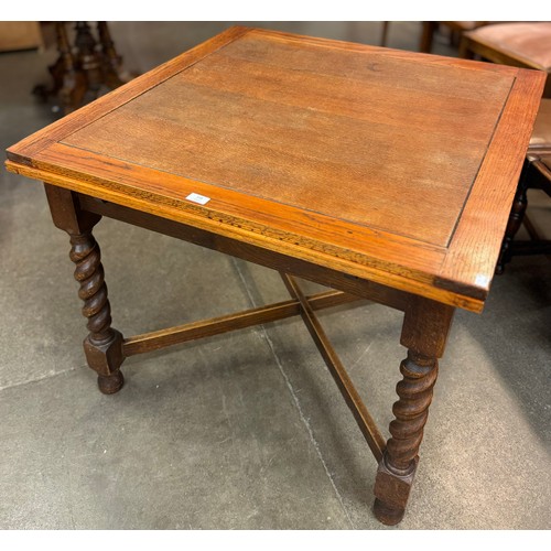 138 - An early 20th Century oak barleytwist draw leaf table