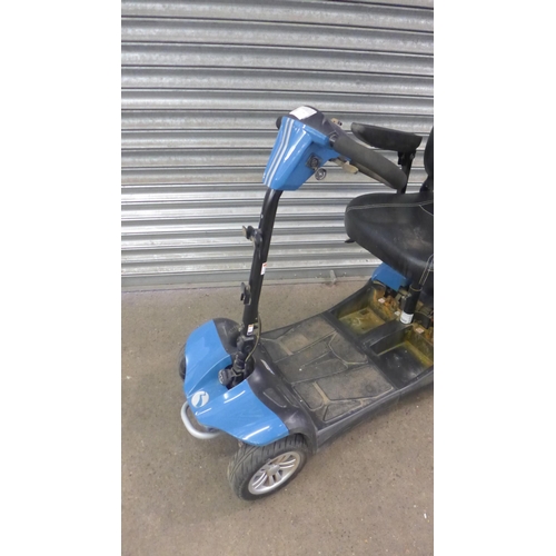 2118 - A Rascal Vista DX four wheeled mobility scooter - with key (no battery or charger)