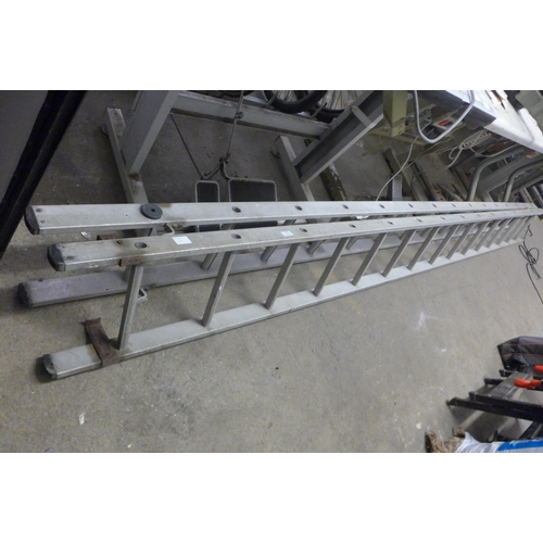 2126 - An aluminium double 15 rung extension ladder