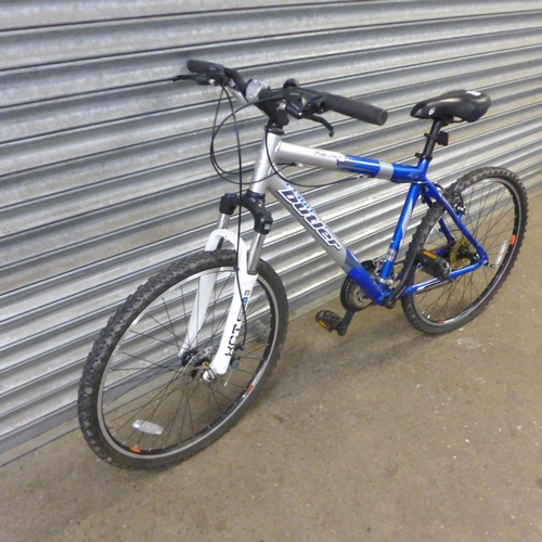 2127 - A Claud Butler Ravana 6061 aluminium framed front suspension hardtail mountain bike