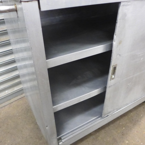 2137 - An electric heated catering trolley