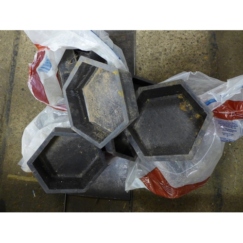 2311 - 16 hexagonal paving moulds