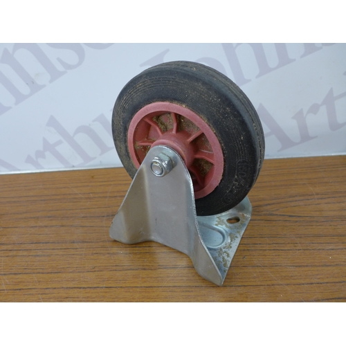 2318 - 9 workshop wheels - 7 small, 2 large