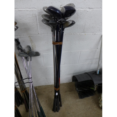 2324 - Approximately 18 putters - Dunlop, Ryder, Howson, Spida, North Western, a quantity of Golf clubs - C... 