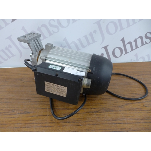 2335 - An electric log splitter motor with hydraulic pump