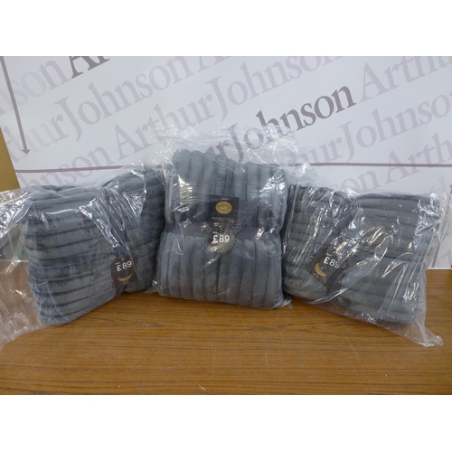 2339 - 3 Royal Riverdale 200 x 240, 100% polyester chunky rib throws RRP£89 each * This lot is subject to V... 