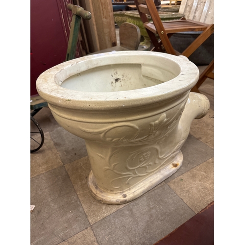 273 - A Victorian moulded toilet