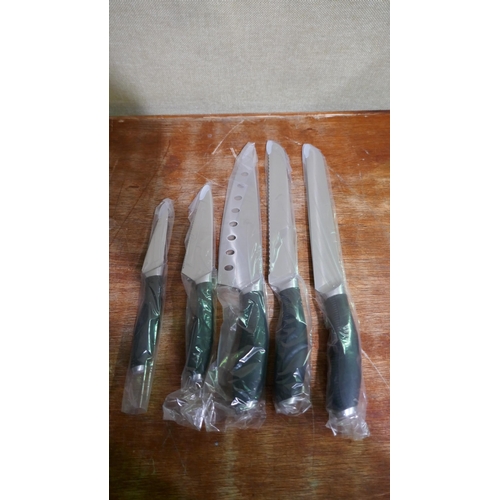 6045 - Circulon Knife Block and Five Knives   (329-141)   * This lot is subject to vat