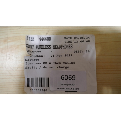 6069 - Sony Wireless Headphones And Charger (WF-C700N)   (329-442)   * This lot is subject to vat