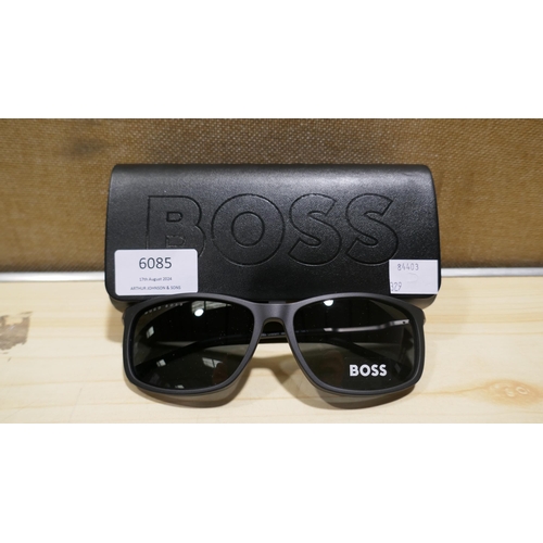 6085 - Boss Mens Clam Sunglasses And Case  (329-447)   * This lot is subject to vat