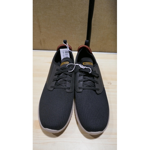 6137 - A pair of Skechers Delson shoe Mens black trainers ( UK size 12) with box  (329)  * This lot is subj... 